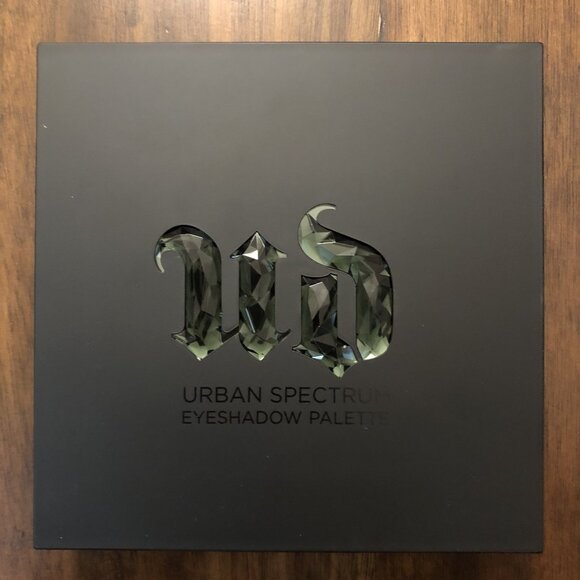 Urban Decay Spectrum Eyeshadow Palette Limited Edition – Discontinued - Picture 3 of 8